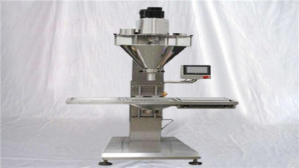 Rankinis miltelių pildymo aparatas