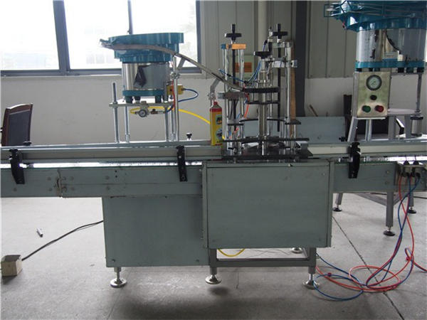 24 galvų buteliukas Tualeto vandens užpildymo mašina