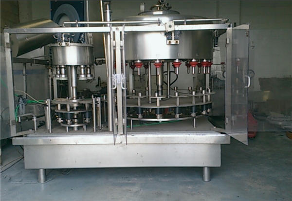 10 galvų neigiamo slėgio kvepalų buteliukų pildymo mašina