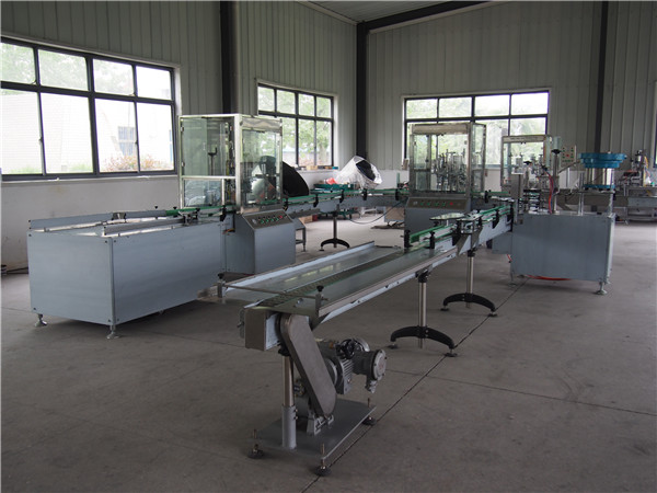 Automatinė šampūno užpildymo ir uždarymo linija