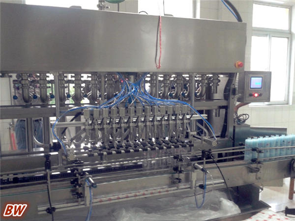 8 galvų uogienių pildymo mašina 