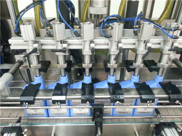 6 galvų automatinė variklio alyvos pildymo mašina