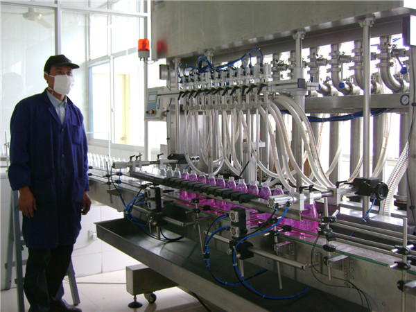 butelių skysčio užpildymo mašina