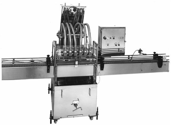 Stūmoklinis užpildymo aparatas kasdienėms cheminėms medžiagoms